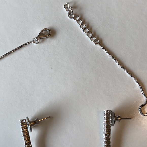 Costume jewelry set never worn silver black set - Picture 5 of 8